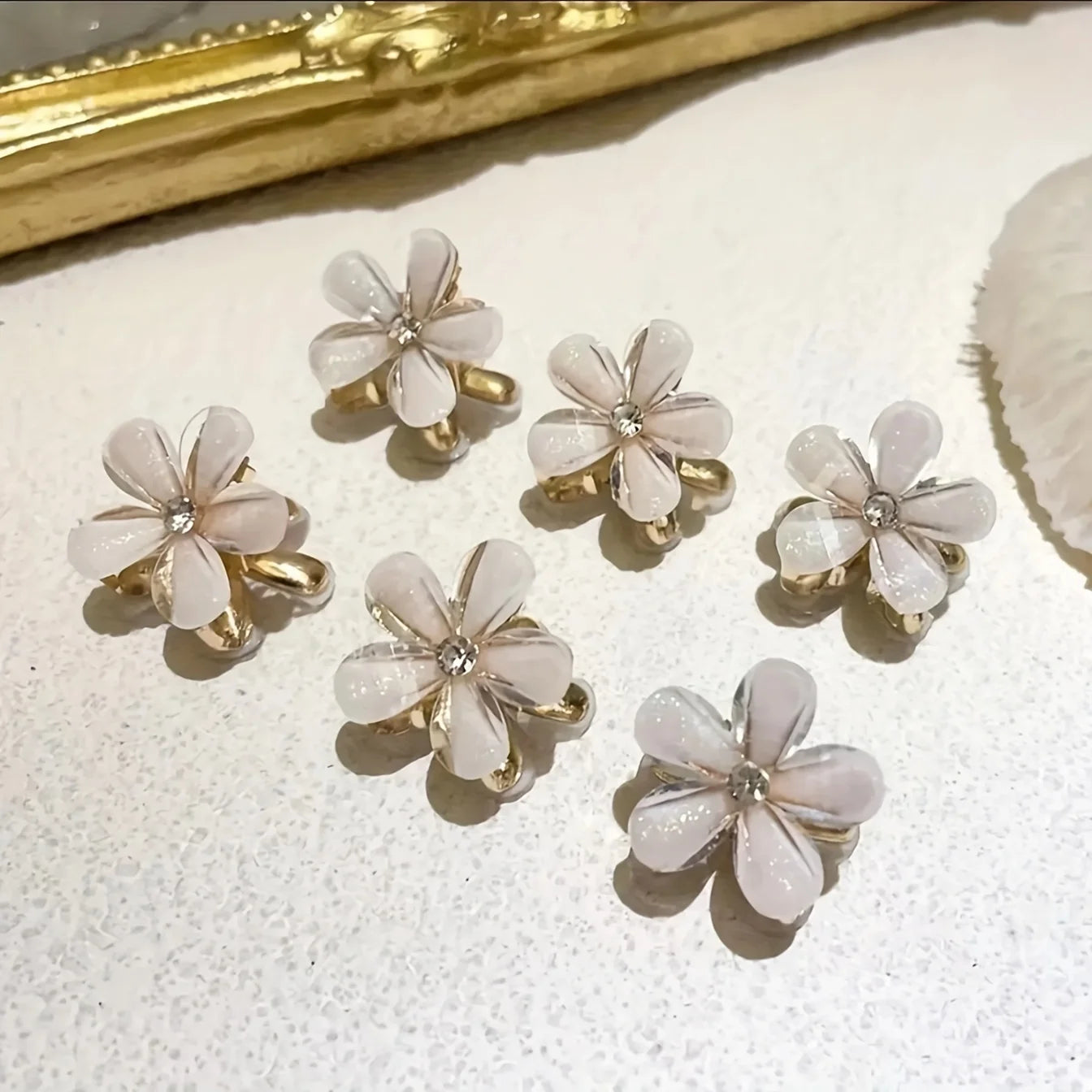 Elegant Pearl Flower Hair Clips – Soft Elegance for Every Look